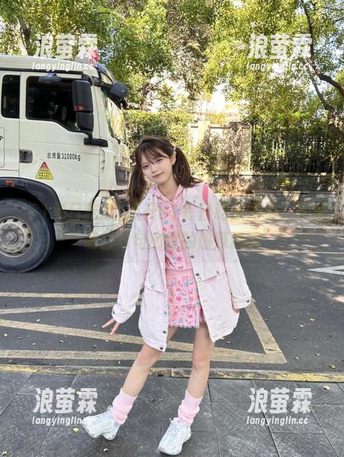 点开51每日吃瓜网页，下载每日句句刨坟的热辣新闻