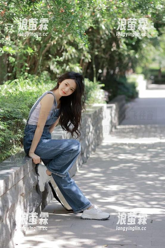 点击zztt11传送门，带你飞往首页，感受无限精彩的吃瓜新闻哦！