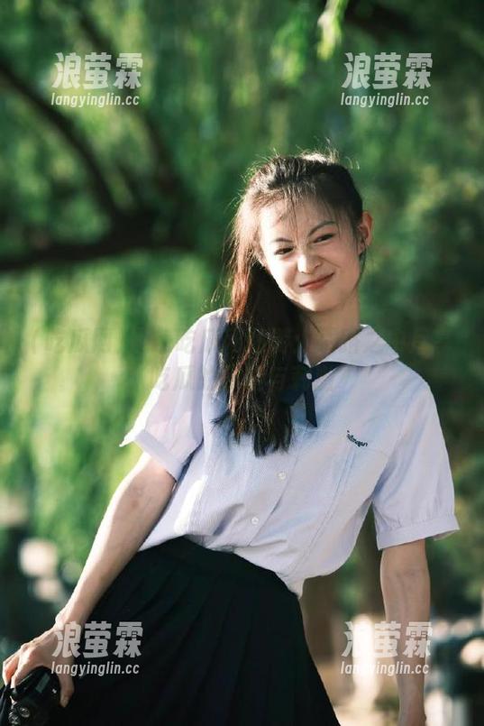 黑色吃瓜网畅游：线路之中尽享吃瓜的乐趣与刺激