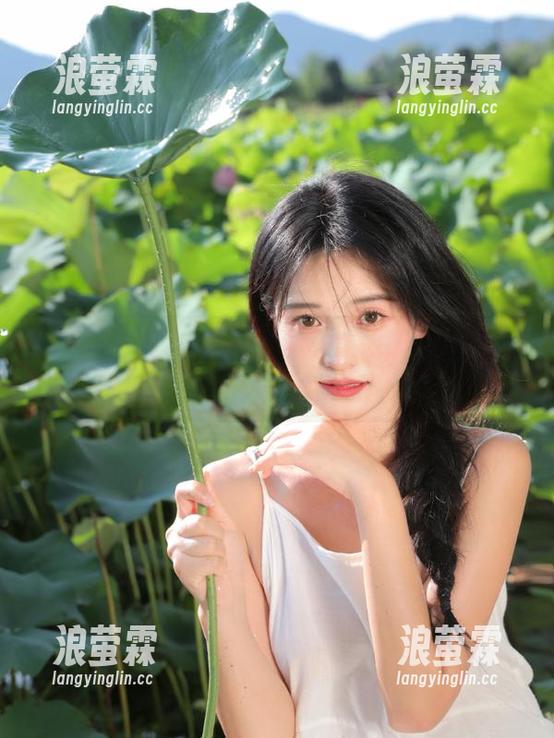 偷偷告诉你，最火的娱乐八卦在娱乐718查询线路上哦！