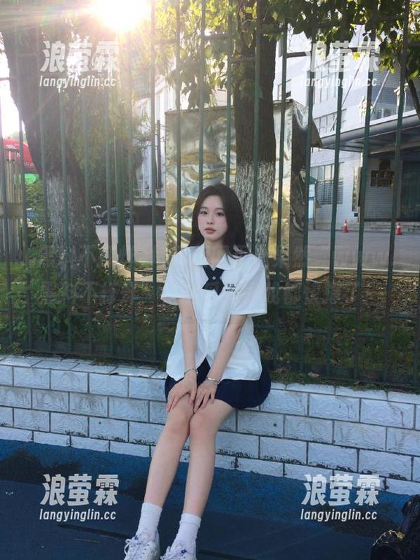 每天翻网页，果然“www.黑料不打烊”，这瓜吃得我都快撑了！