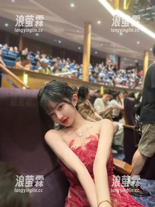 zzzttt黑料不打烊so导航直达，轻松一键获取娱乐圈所有黑料，绝不错过！