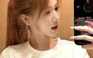 体验黑料社app，享受免费黑料内容，永不迷路于娱乐新闻的海洋！