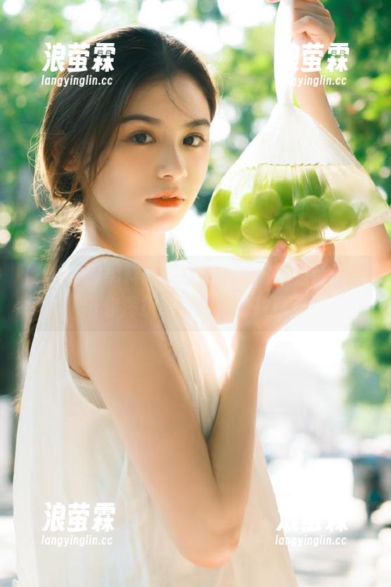 黑料网不打烊，直达热点话题，带你深扒明星背后的故事！